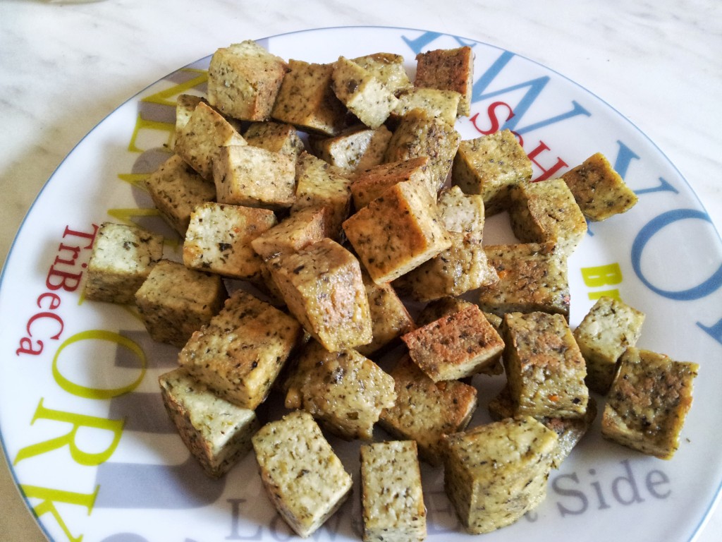 Bunte Nudelpfanne mit Basilikumtofu | Claudi&amp;#39;s vegan world